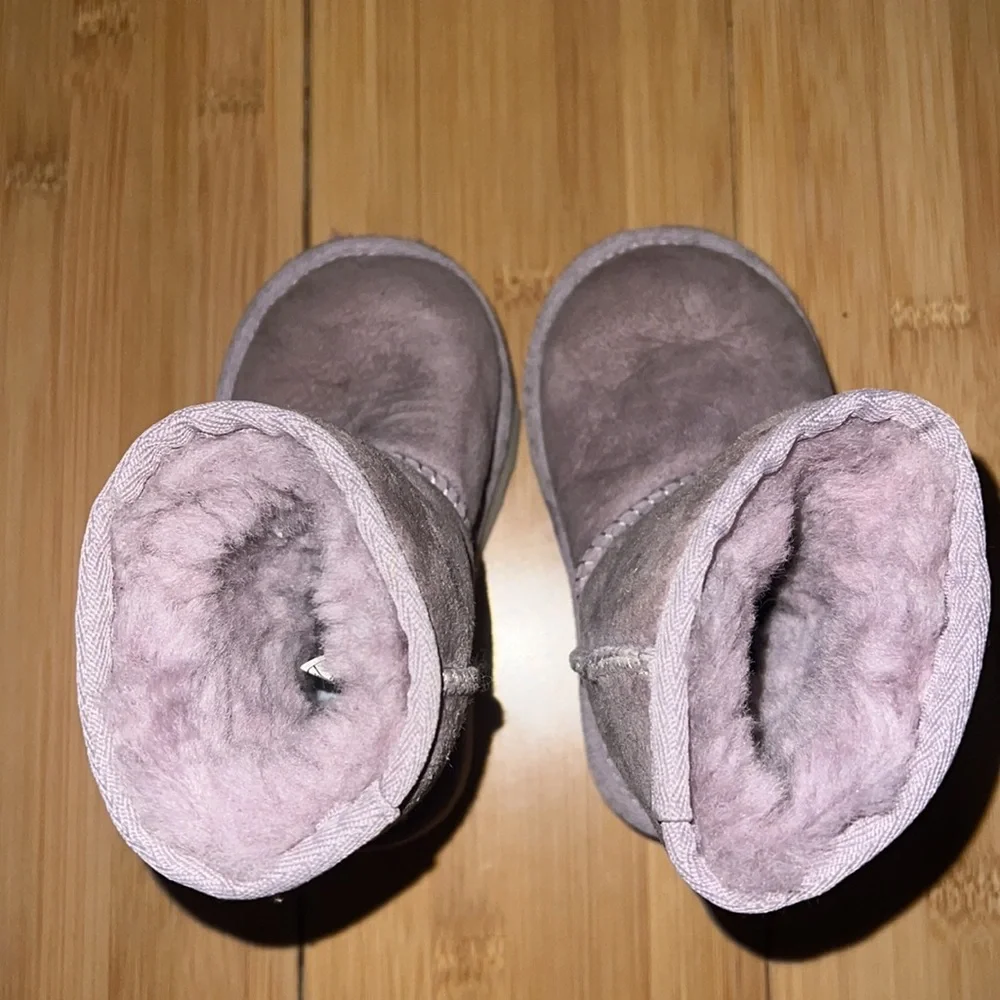 Lilac UGG boot for toddler girl